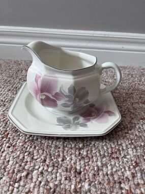 BEAU MONDE F3007 by Mikasa Gravy Boat & Plate